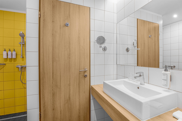 Bathroom 5, Park Inn by Radisson Budapest, Budapesti
