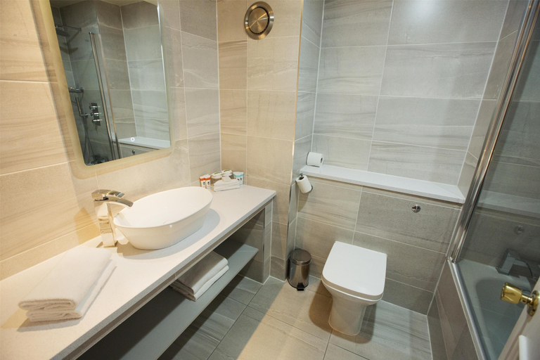 Bathroom 5, Anner Hotel