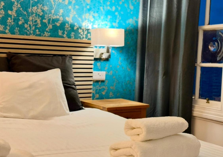 Bedroom 2, The Ferry Boat Inn, Highland