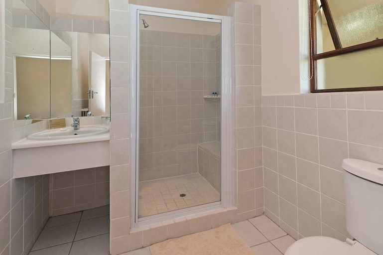 Bathroom 3, WINDSOR HOTEL, Overberg
