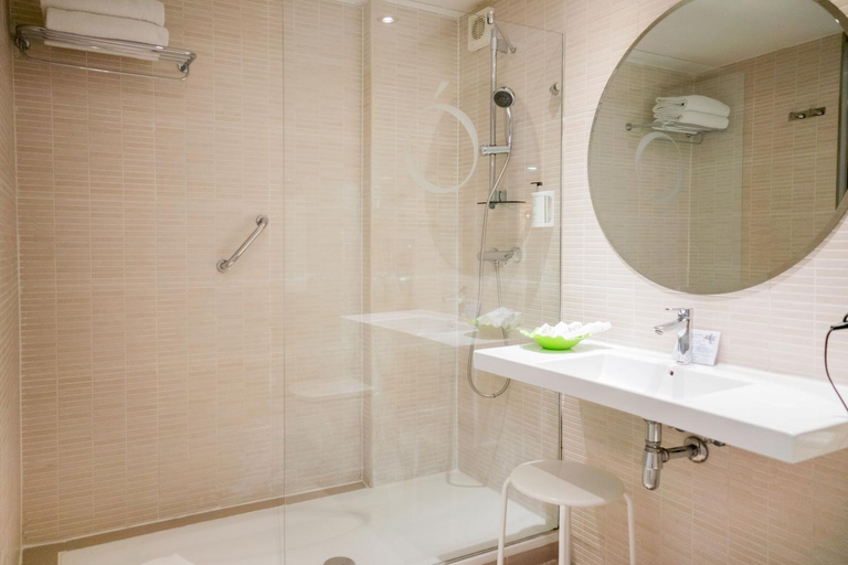 Bathroom 4, Hotel Opera, Madrid
