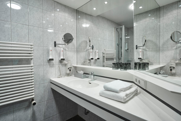 Bathroom 4, Gasthof Schwarz, Altötting