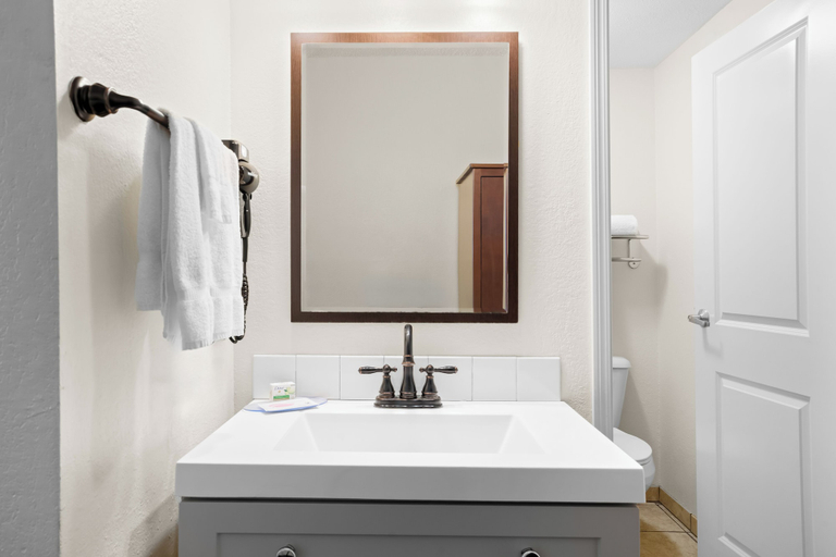 Bathroom 4, Fargo Inn and Suites, Cass