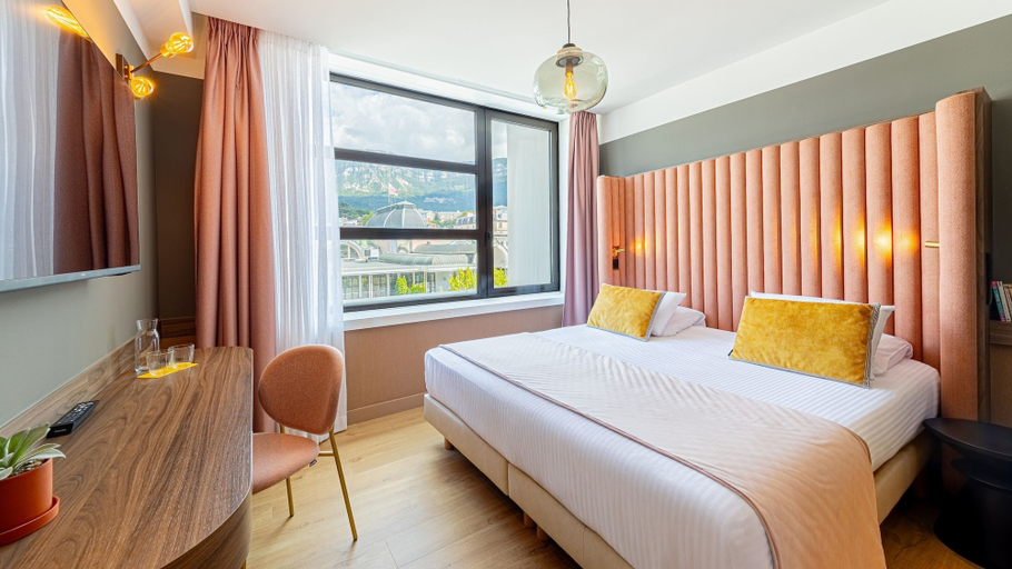 Bedroom 3, Riviera – Hotel, Restaurant & Spa (formerly Golden Tulip Aix les Bains), Savoie