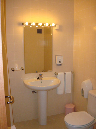 Bathroom 4, Hotel Gameiro, Entroncamento