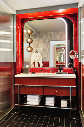 Bathroom 5, W Hoboken, Hudson