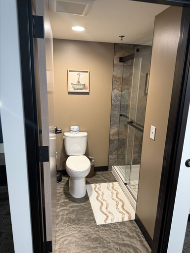 Bathroom 3, The Grant Hotel and Venue, Berrien