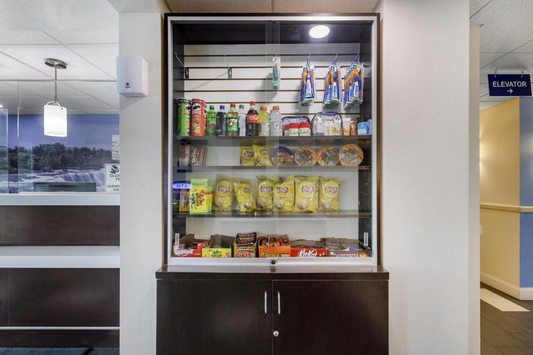 Food & Drinks 5, SureStay Plus Hotel by Best Western Niagara Falls East, Niagara