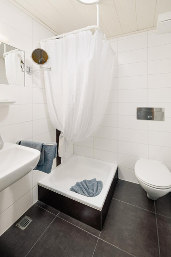 Bathroom 5, Hotel Park Cafe Reichl, Kelheim