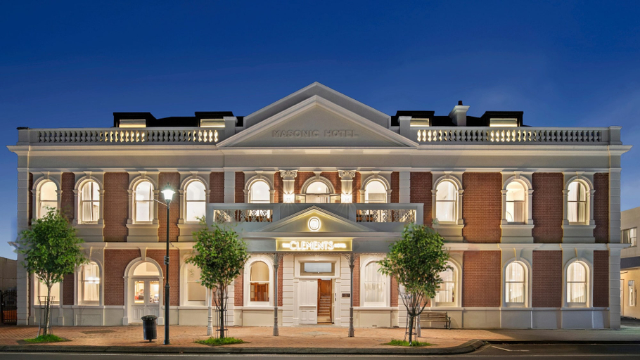 Exterior & Views