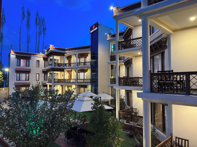 Exterior & Views