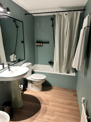 Bathroom 3, Aparthotel Tribunal, Madrid
