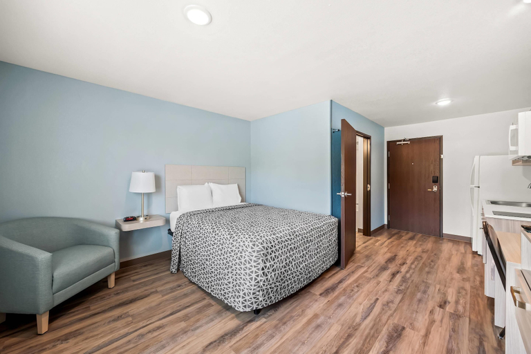 Bedroom 3, WoodSpring Suites Jackson Hub City, Madison