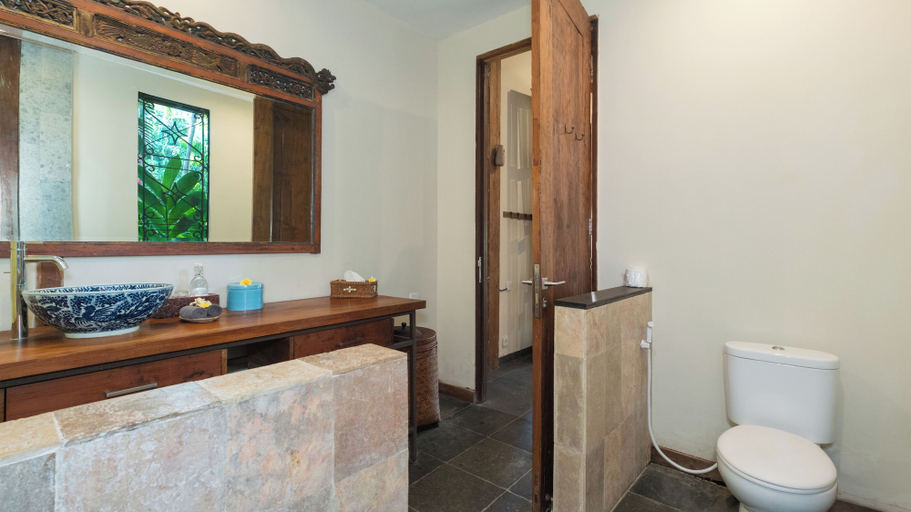 Bathroom 4, Villa Desa Roro by Villa Finder, Badung