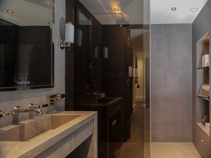 Bathroom 3, Luxury Suite in Cadogan Square 1, London