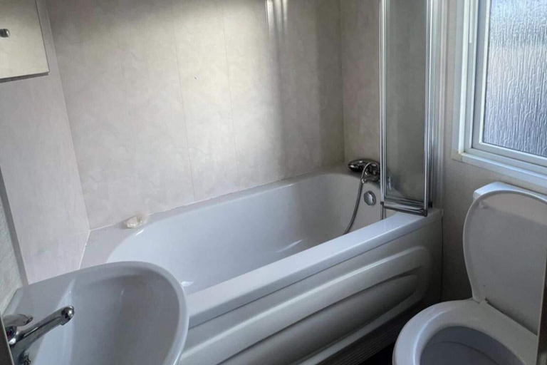 Bathroom 3, 2 bed Platinum-sleeps 6-decking-free Parking, Denbighshire