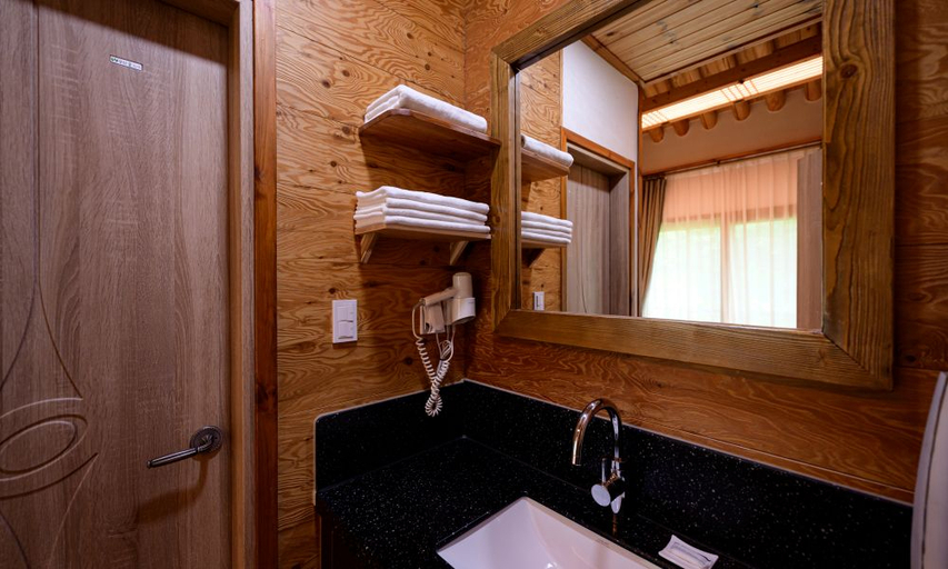 Bathroom 4, Jeonju Wangyijimil Hanok Hotel, Jeonju