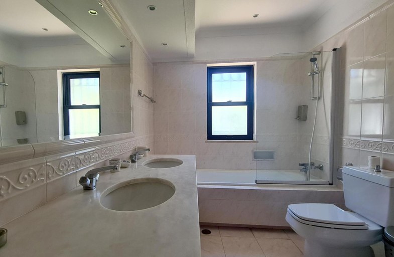 Bathroom 4, Dunas Douradas Beach Villa, Loulé