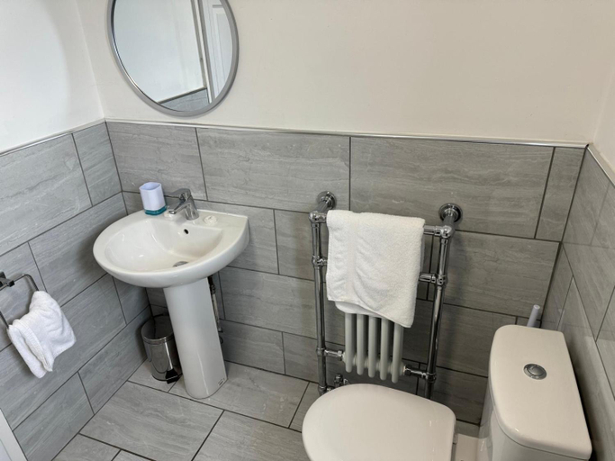 Bathroom 4, Merrick Lodge Hotel, Coventry
