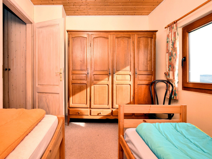 Others 5, Holiday Home in Schznberg with Jacuzzi, Liège