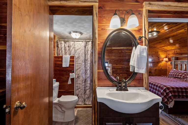 Bathroom 3, Log Cabin Inn, Carroll