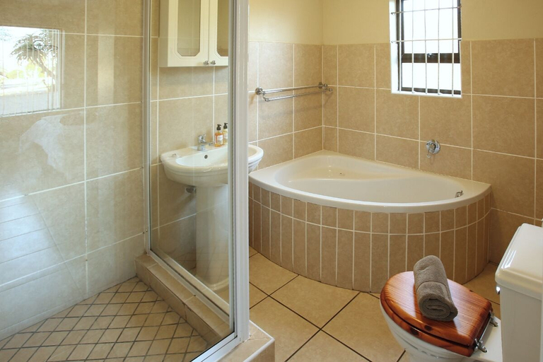 Bathroom 4, Kian's Place, Langebaan 8-sleeper, West Coast