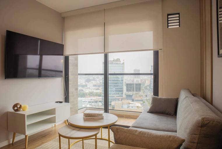 Room 4, w Enchanting 1BR w Balcony in San Isidro, Lima