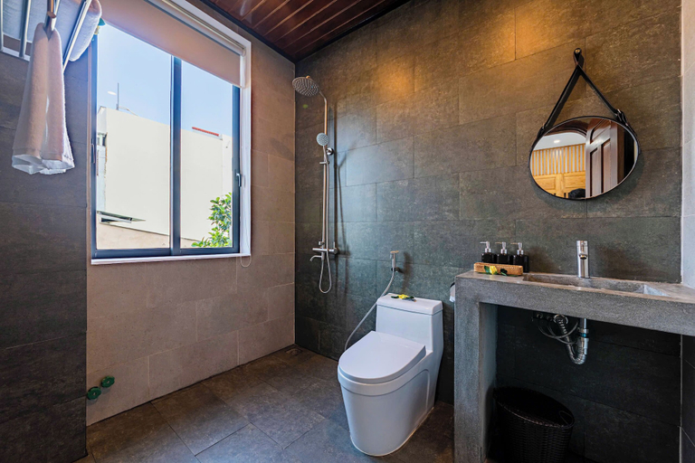 Bathroom 5, The 1993 Homestay, Da Nang