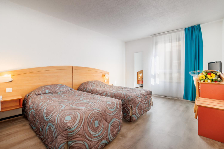 Others 5, Hotel Ariane, Hautes-Pyrénées