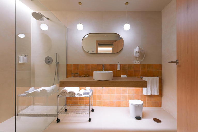 Bathroom 5, Jardin Milenio, Alicante