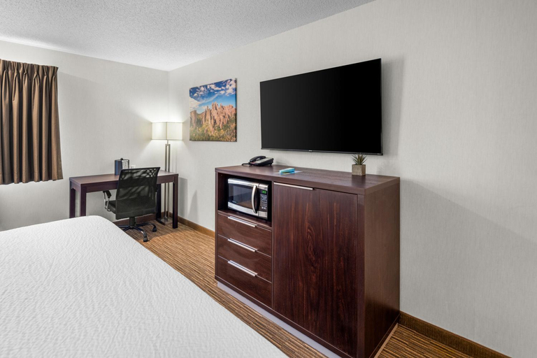 Bedroom, EverSpring Inn & Suites, Pennington