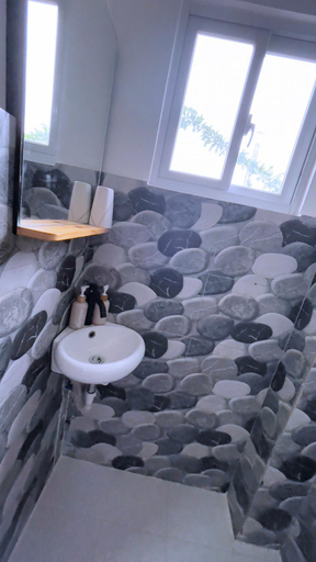 Bathroom 5, Mactan Hostel, Lapu-Lapu City