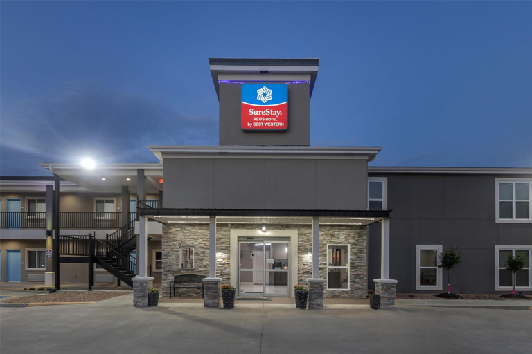 Exterior & Views 2, SureStay Plus Hotel by Best Western Ada, Pontotoc