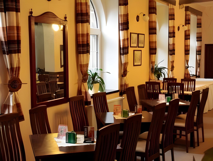 Others 4, Hotel U Kaple, Děčín