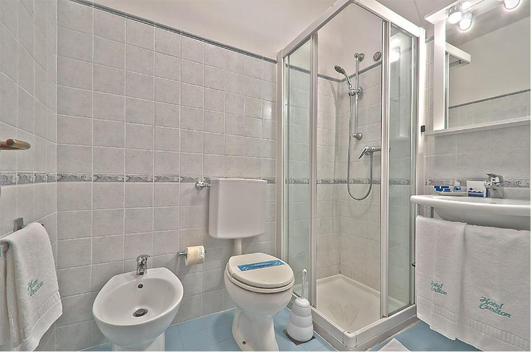 Bathroom 4, Hotel Carlton, Udine