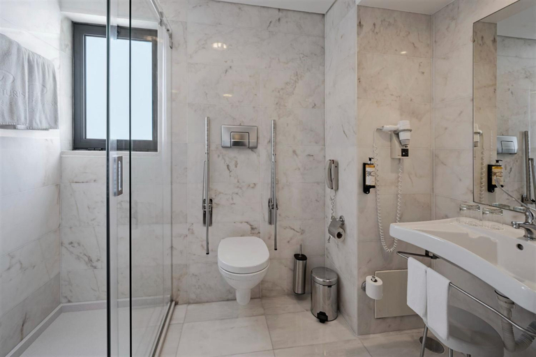 Bathroom 5, Hotel Marina Atlantico, Ponta Delgada