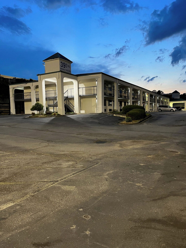 Exterior 5, HomeTown Inn & Suites, Bibb