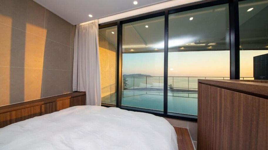 Bedroom 4, The Beige, Geoje
