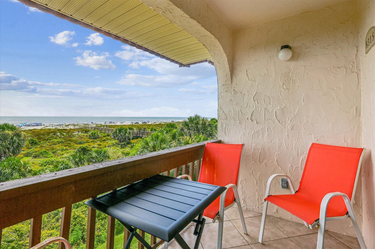 Room 2, Ocean Racquet 8315, Saint Johns