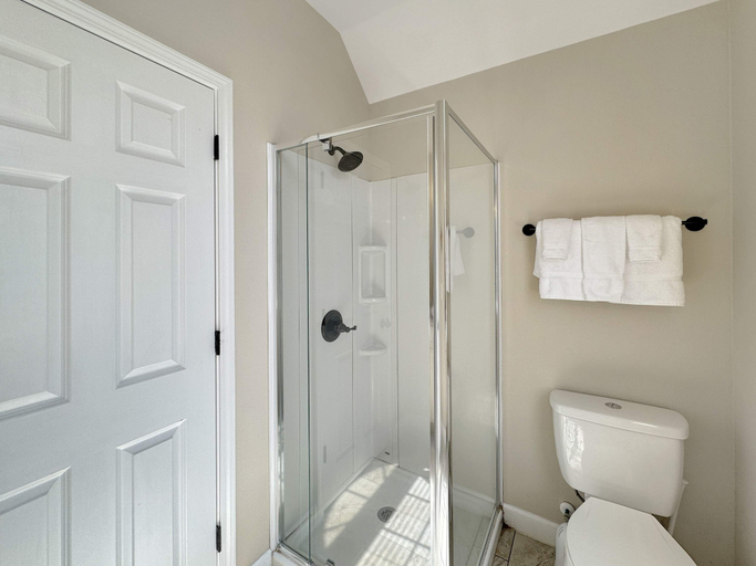 Bathroom 4, Pass Time - Beachfront for 24, Baldwin