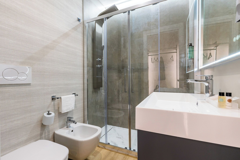 Bathroom 5, Relais Cavallini, Rome