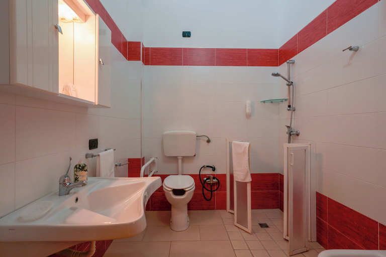 Bathroom 5, Bed and Breakfast Cairoli, Brindisi