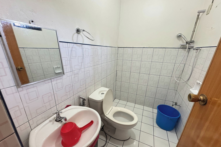 Bathroom 3, Jamjen's Lodge, Baler
