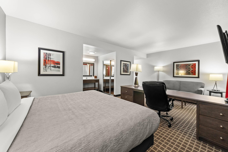 Bedroom 3, Quality Inn & Suites Pearsall, Frio