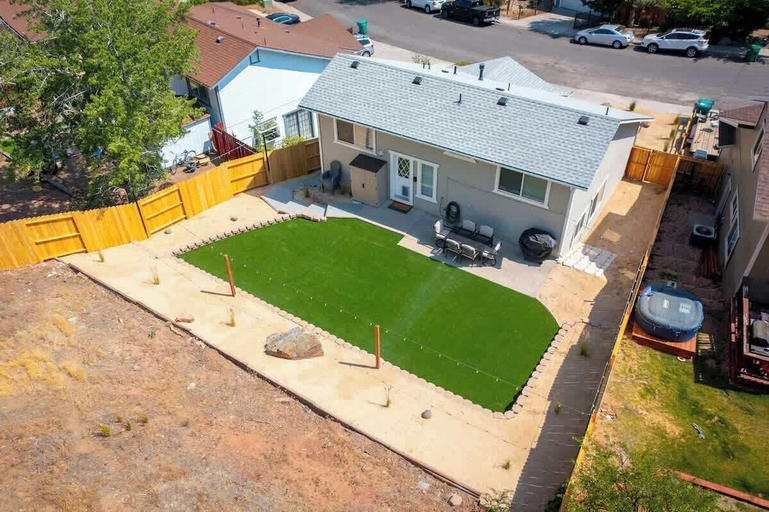 Exterior & Views 2, The Deco Retreat - UNR - Pet Friendly, Washoe