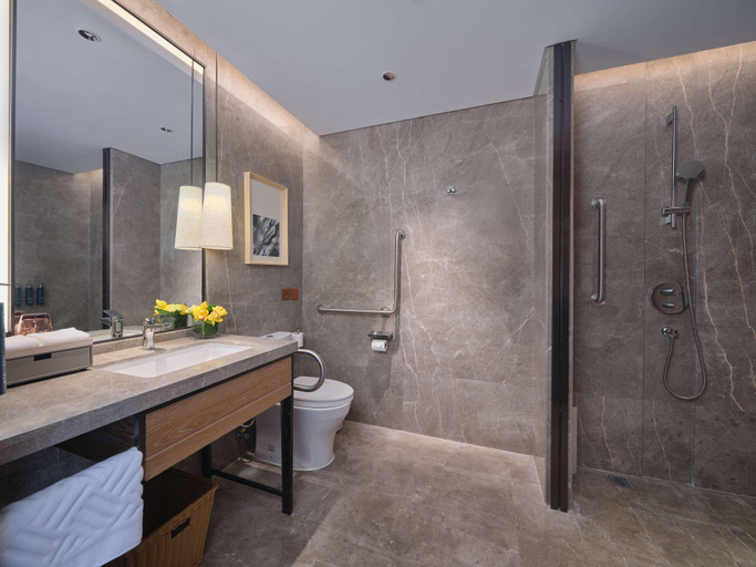 Bathroom 5, Doubletree By Hilton Changbaishan Hot Spring, Yanbian Korean