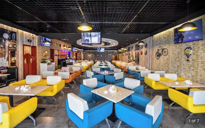 Food & Drinks 3, Cosmos Living Discovery Gardens Sleeps 4, Dubai