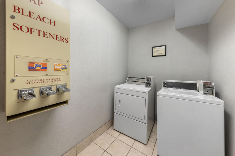 Bathroom 4, Best Western Borger Inn, Hutchinson