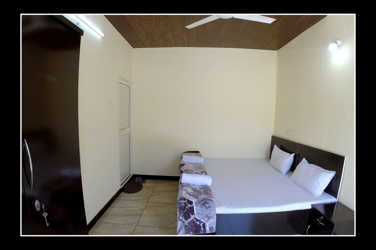Room 3, Mayur Homestay, Ujjain
