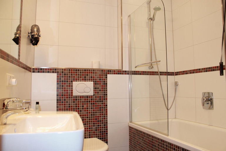 Bathroom 3, Hotel Hubler, Frankfurt am Main